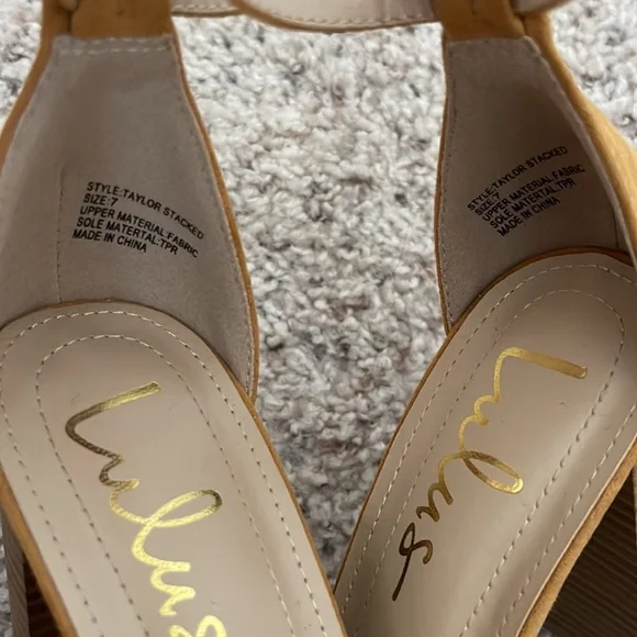 Lulu’s Heels size 7 - Picture 3 of 6